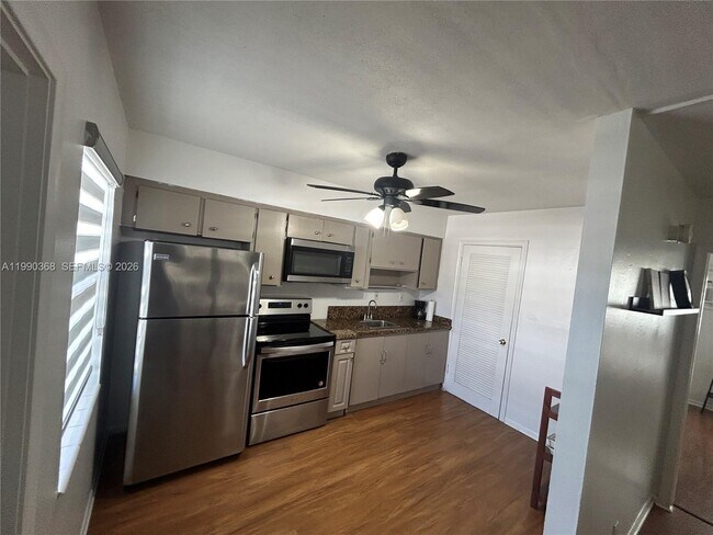 Photo - 609 NE 6th Ct Unidad D