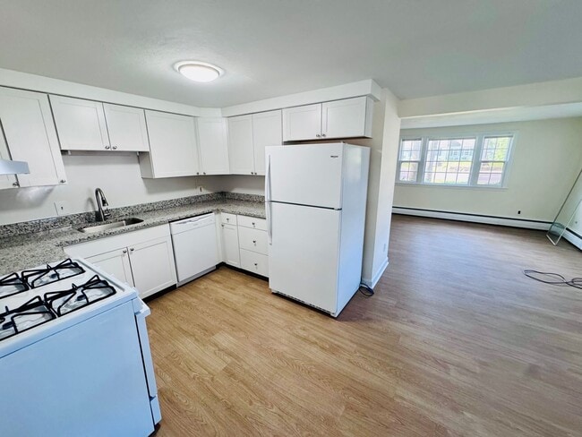 Building Photo - 413 High St Unit E Rental