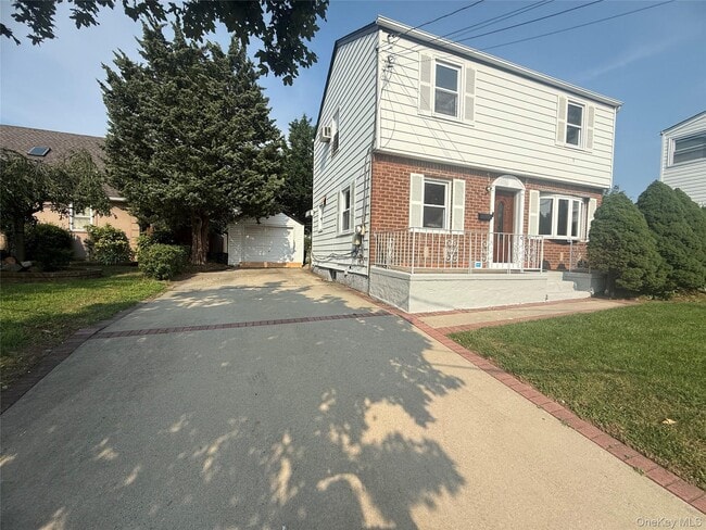 Building Photo - 410 Herricks Rd
