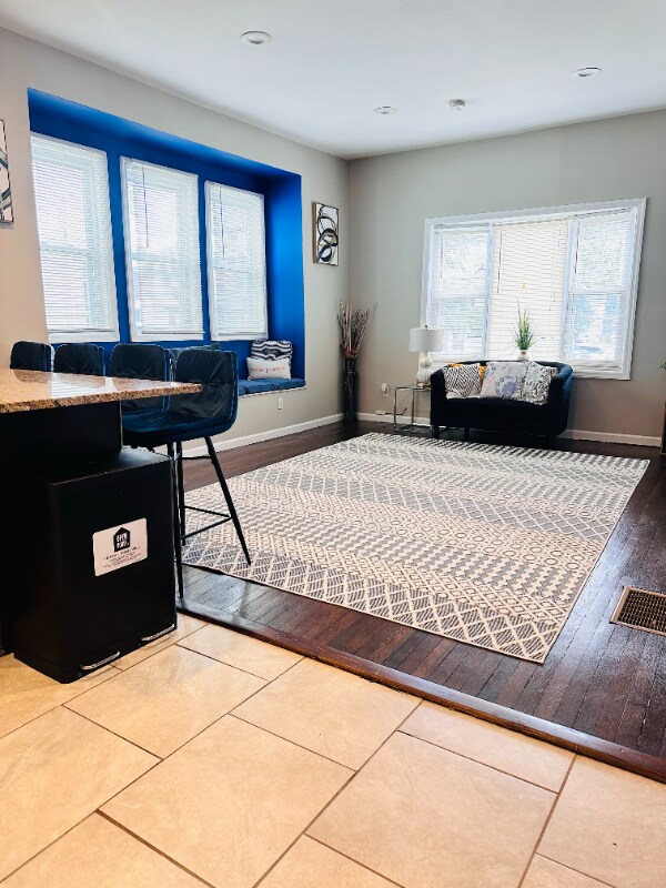 Photo - 41 Montrose St Unidad Right Side