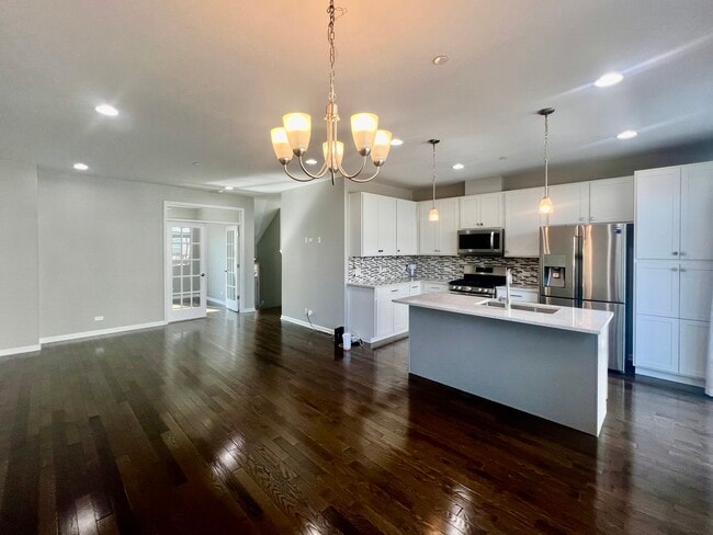 828 Center St