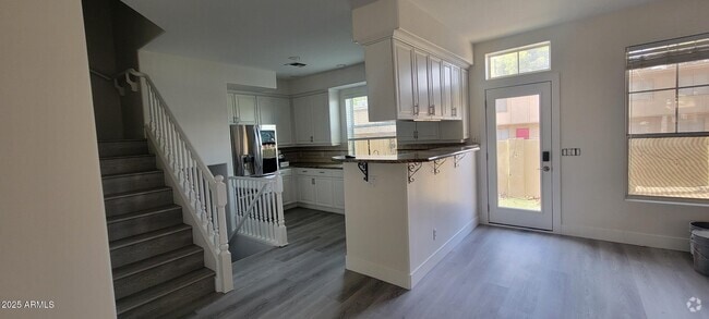 Building Photo - 942 S Ash Ave Rental