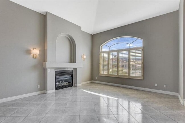 Photo - 1842 Bogey Way