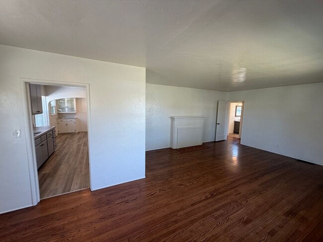 Photo - 412 W El Camino St
