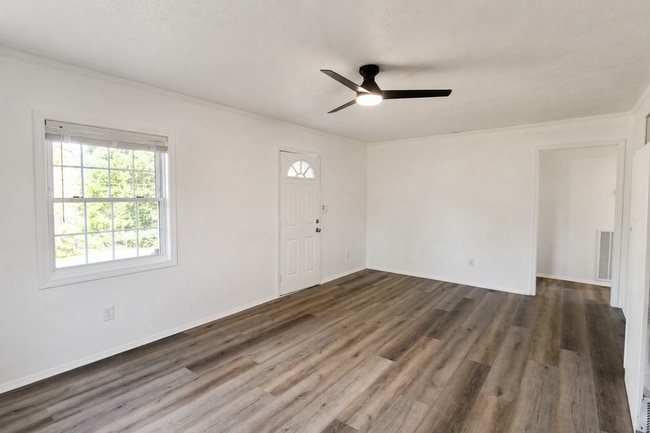 Photo - 945 W Gate Rd
