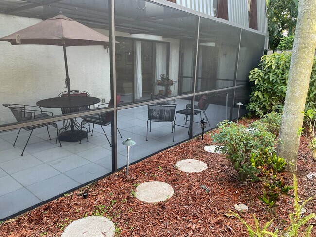 Building Photo - 11674 Pointe Cir