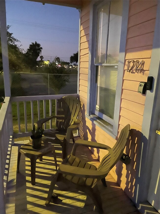 Photo - 1214 42nd St