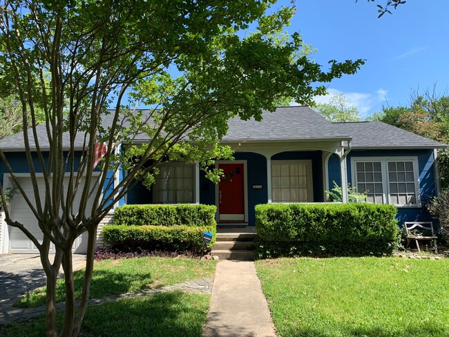 Great curb appeal - 309 Irvington Dr House