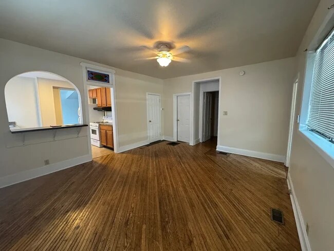 420 S Woodlawn Ave