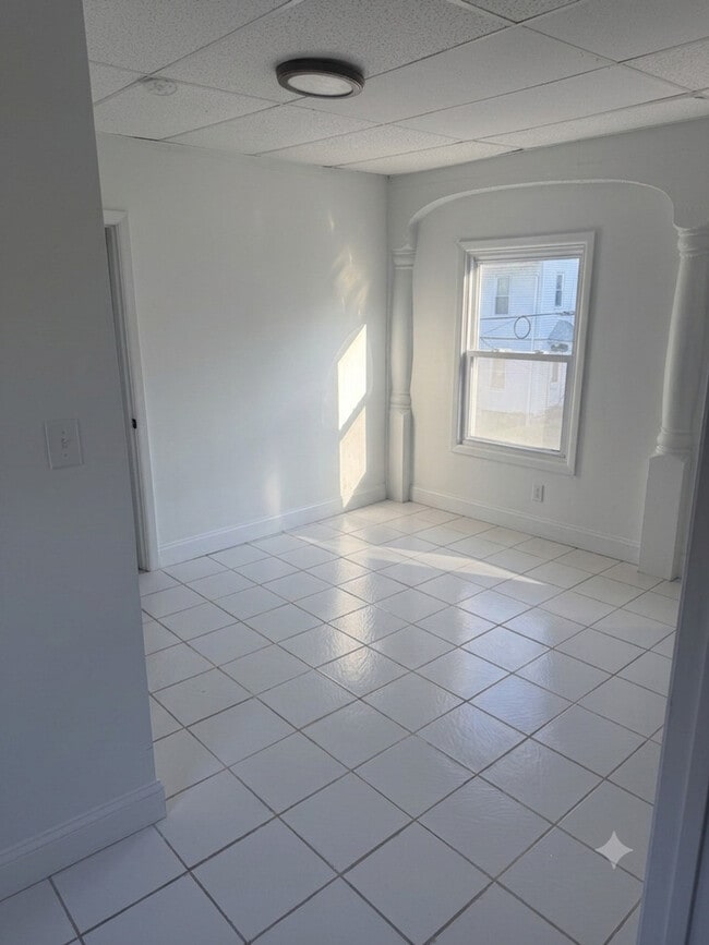 Room 4 - 151 Crawford St