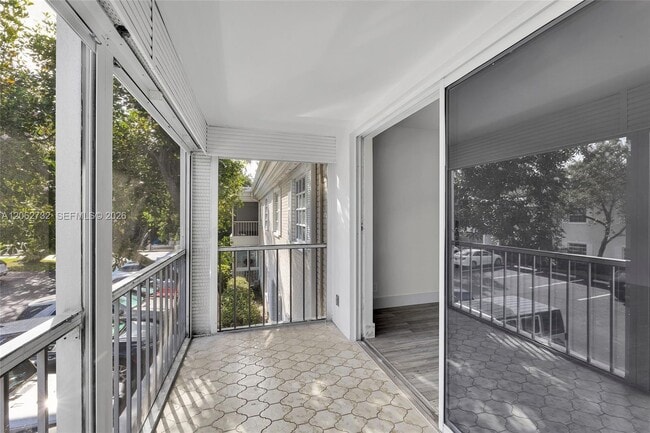 Building Photo - 6413 Bay Club Dr Unit Bay Colony Club