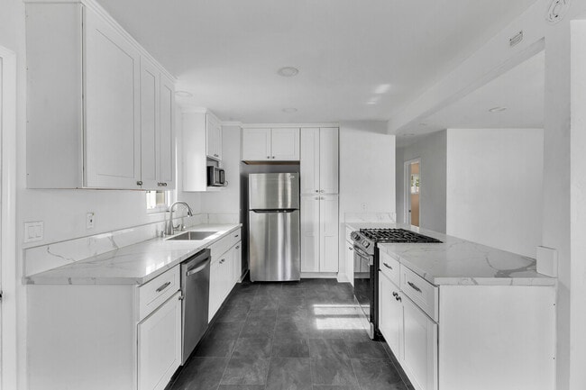 Photo - 1222 Willowside Ter