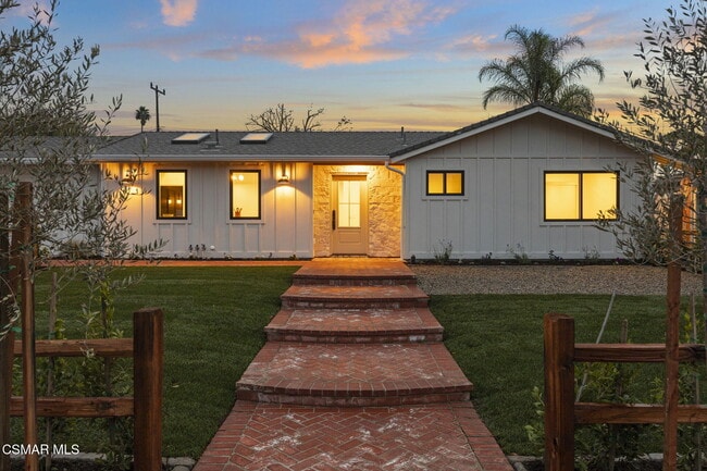 Building Photo - 734 Calle Margarita