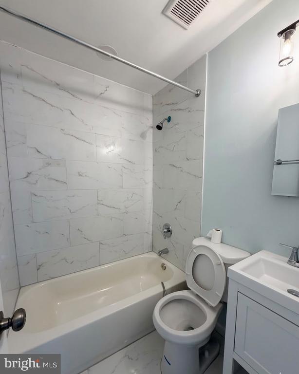 Photo - 4902 Van Walbeek Pl