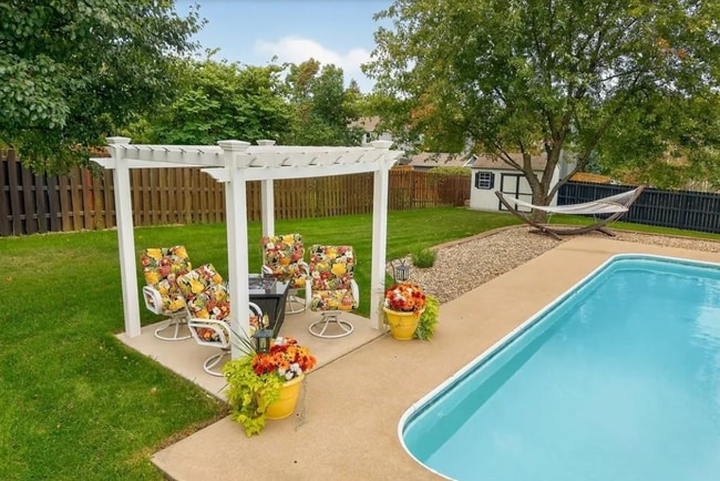 Photo - 4410 N 122nd St