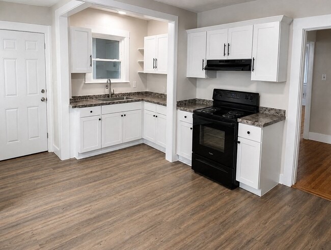 Building Photo - 39 Dustin St Unit 1