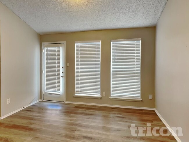 Photo - 327 Moss Hill Dr