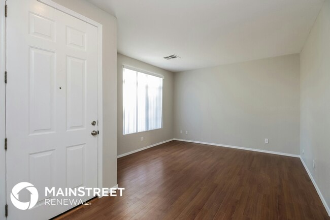 Photo - 102 W Mahogany Pl