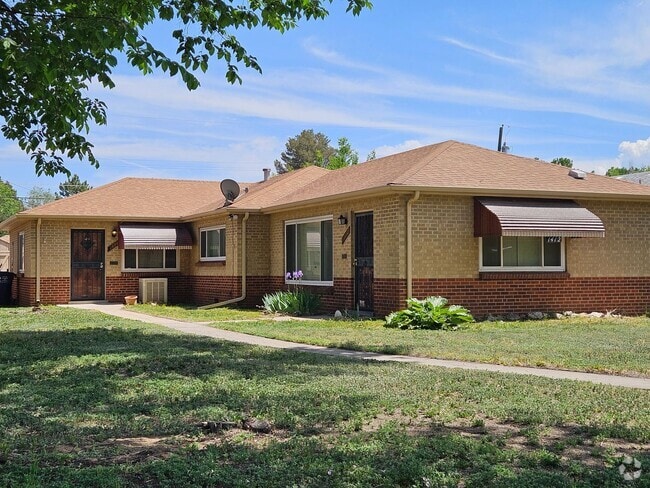 Building Photo - 2-Bedroom Home with One-Car Garage