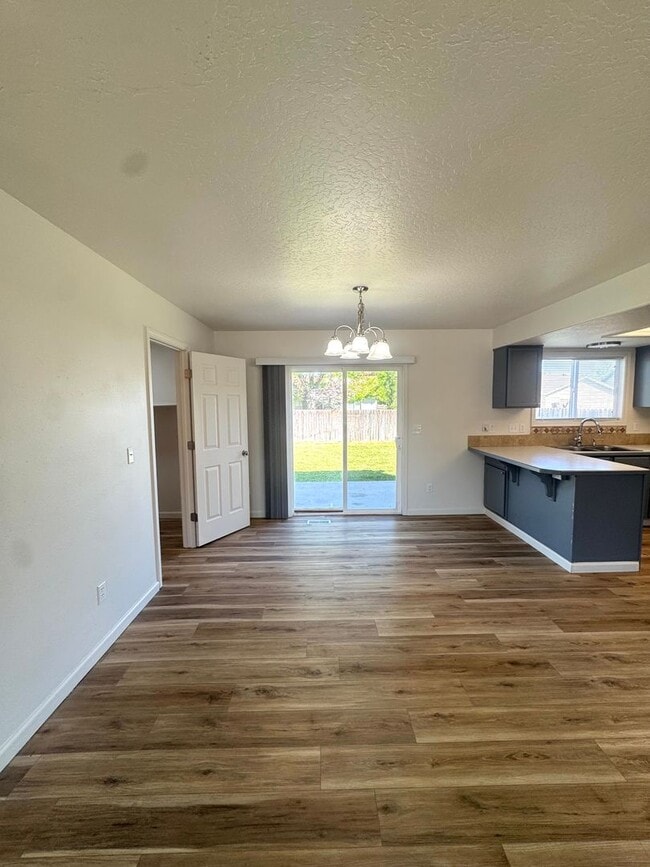 Photo - Spacious 5-Bedroom Home in Prime Nampa Location