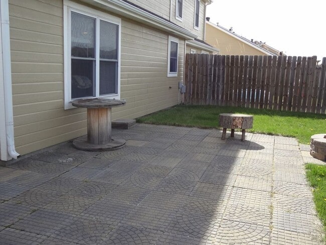 Photo - 4 bedroom 2.5 bathroom duplex located in a quiet neighborhood!