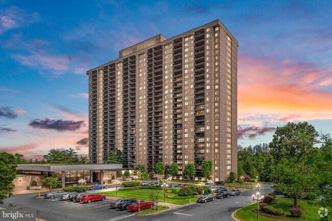 Building Photo - 3705 S George Mason Dr Unit 2112 Rental