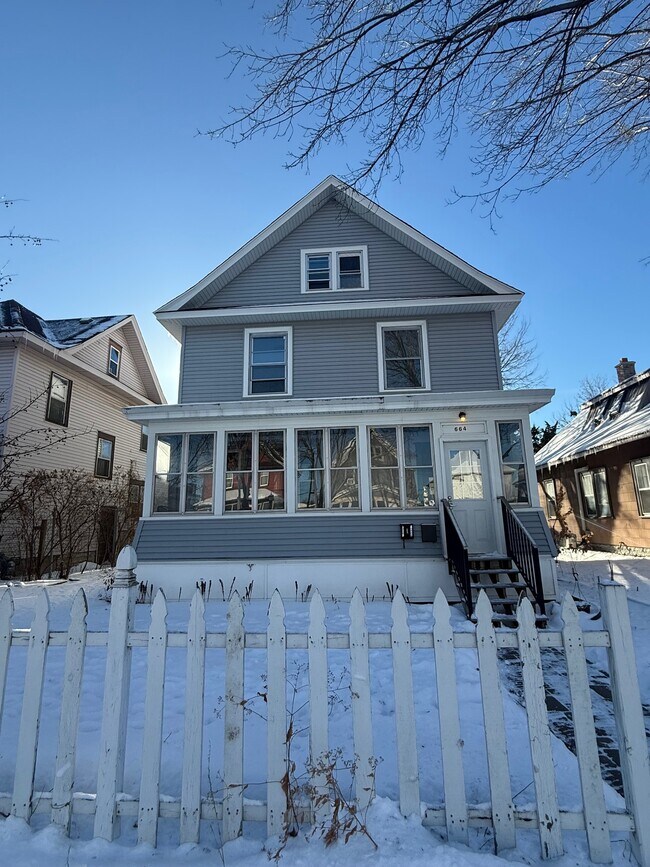 Photo - 664 Aurora Ave