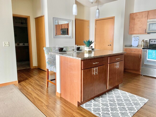 50Twenty Apartments in Madison, Wisconsin. Luxury Studio apartments, 1 bedroom, 1 bedroom + Den, 2 bedroom, and 3 bedroom apartments. - 50Twenty