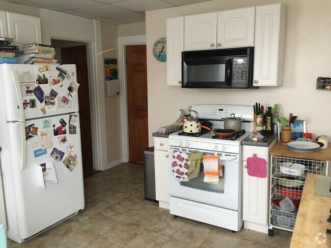 Building Photo - 275 Putnam Ave Unit 3 Rental