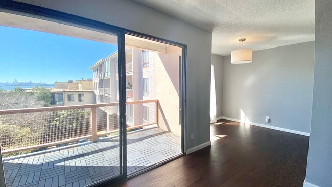 Building Photo - Breathtaking Views of SF & Bay Bridge from this Top Floor Unit D447