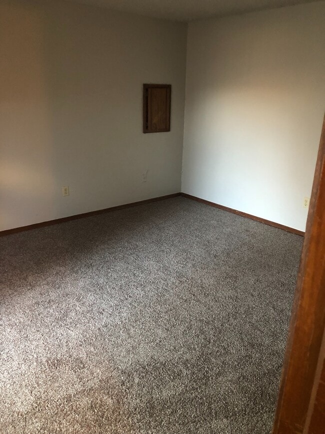 Photo - Updated home near I-44, Amazon, Will Roger...