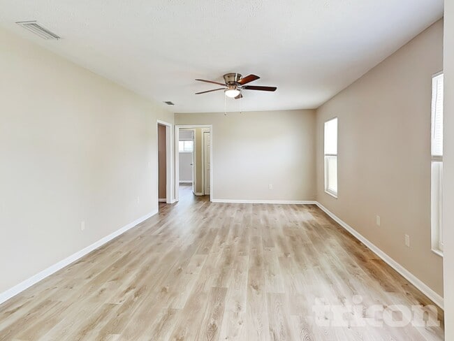 Photo - 604 Barkfield Loop