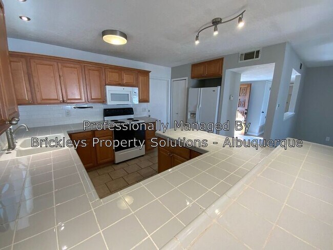 Photo - 4921 Goldenthread Dr NE