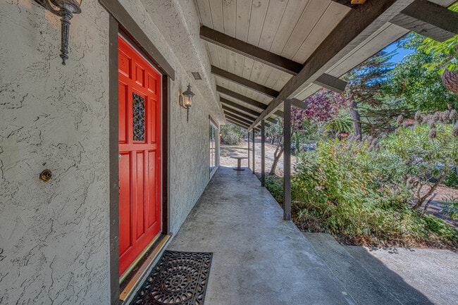 Photo - 1095 Pacific St
