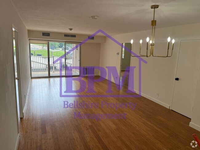 Building Photo - Modern 2 Bed, 2 Bath Condo in the Heart of...