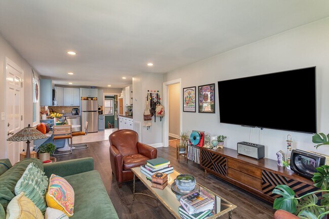 Photo - 245 Collier Ave