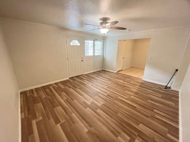 Photo - 2 Bed 1 Bath Basement Unit of Duplex House...