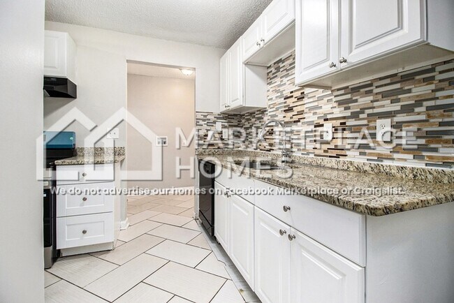 Photo - 2006 Akron Dr SE