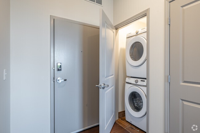 2 habitaciones, 1 baño - 1064 pies cuadrados - Lavandería