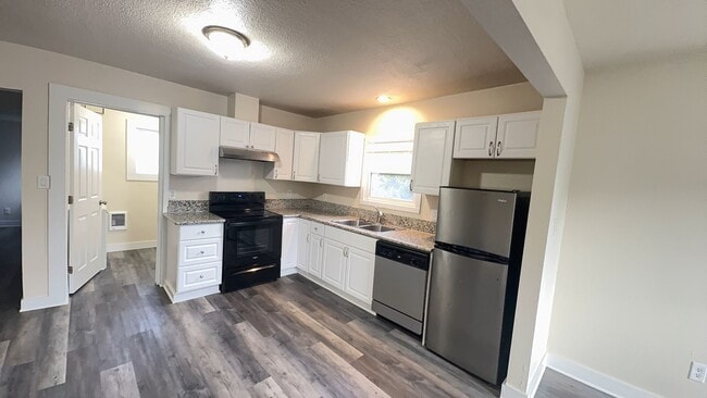 Photo - Cozy Remodeled 3-bedroom 2 bath Home - Close to State Capitol - On BUS LINE