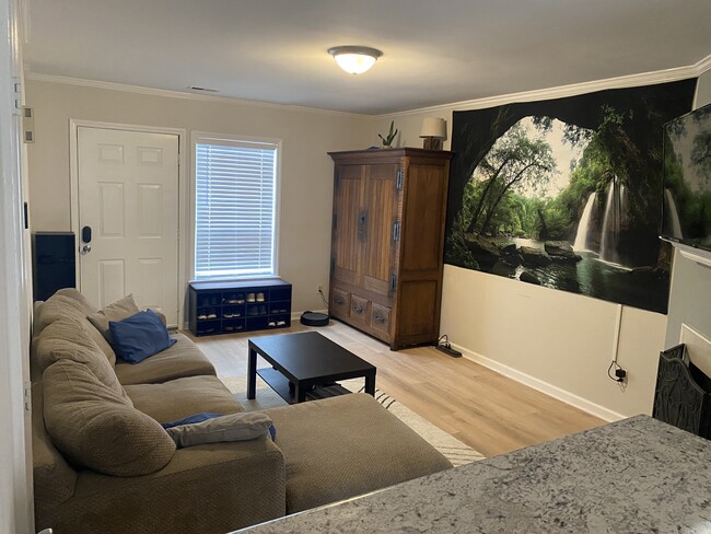 Photo - 117 Chaucer Ct