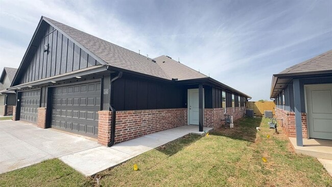 Building Photo - 11415 University