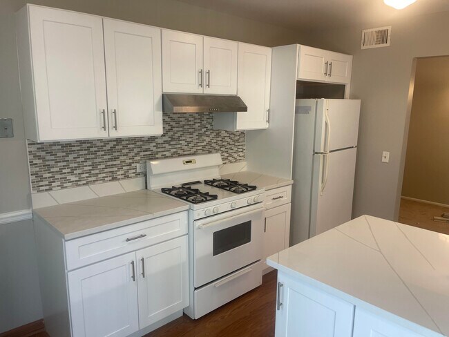 Kitchen - 271 King's Mill Ct Unit D2