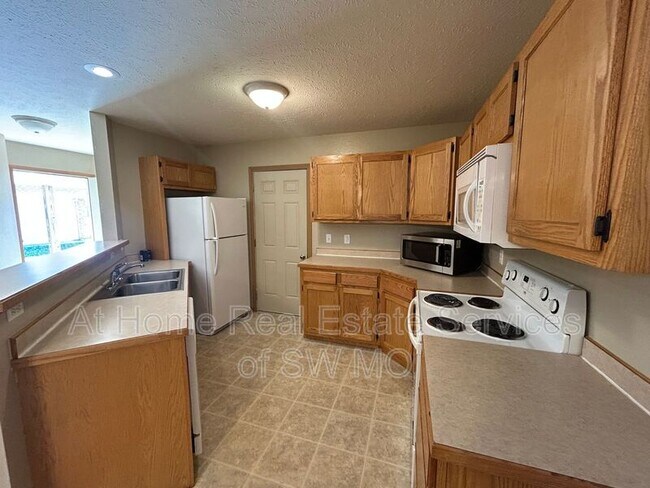 Photo - 1260 N Westwood Ave