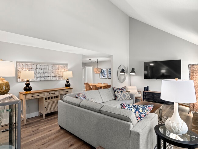 Photo - 28 Turnberry Dr