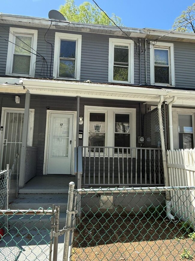 Building Photo - 17 Race St