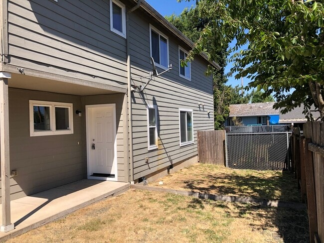 Photo - Newer 4 bed 2.5 bath duplex