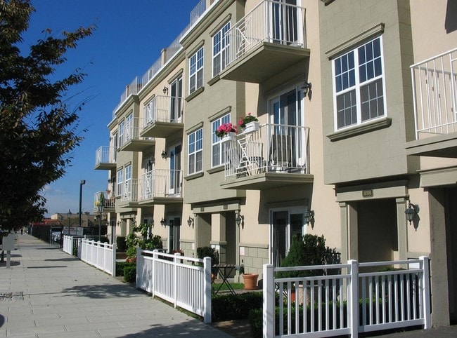 Photo - 10310 Rockaway Beach Blvd Unit A