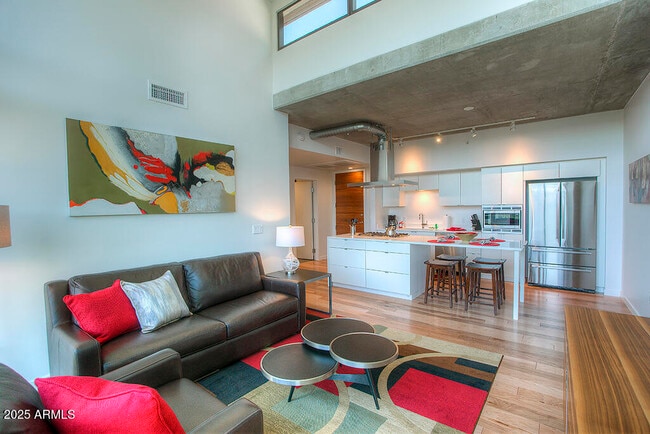 Photo - 100 W Portland St Unidad 506