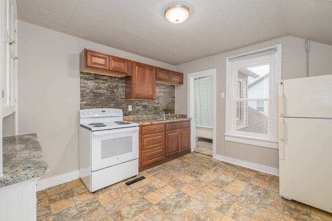 Photo - 476 Linden St Unit 35 W 12th St